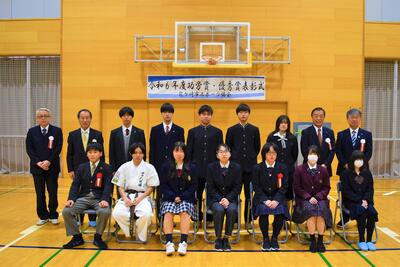 優秀賞を受賞された高校生の皆さんの写真