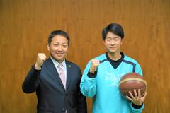 倉井選手と市長のツーショット