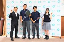 選手たちと萩原市長で記念撮影の様子