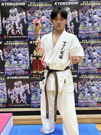 トロフィーも持っている青木選手