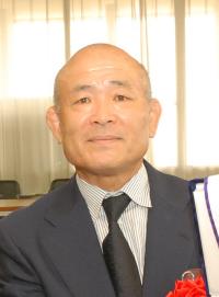 岡野功 氏