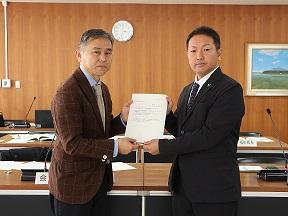 答申書手渡し